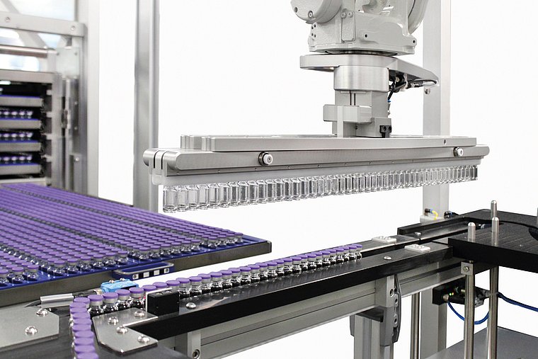 The vision system of the robot cell is installed in a way that eliminates the need to mount a camera on the robot’s gripper, enabling it to handle up to 46 vials.